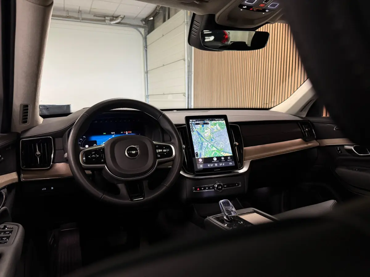 T8 AWD Recharge Ultra Dark | Facelift | Luchtvering | Trekhaak | 360 Camera | Head-Up Display | Harman Kardon | 455pk | Adaptieve Cruise Control | Stoelverwarming voor+achter | Stuurwielverw