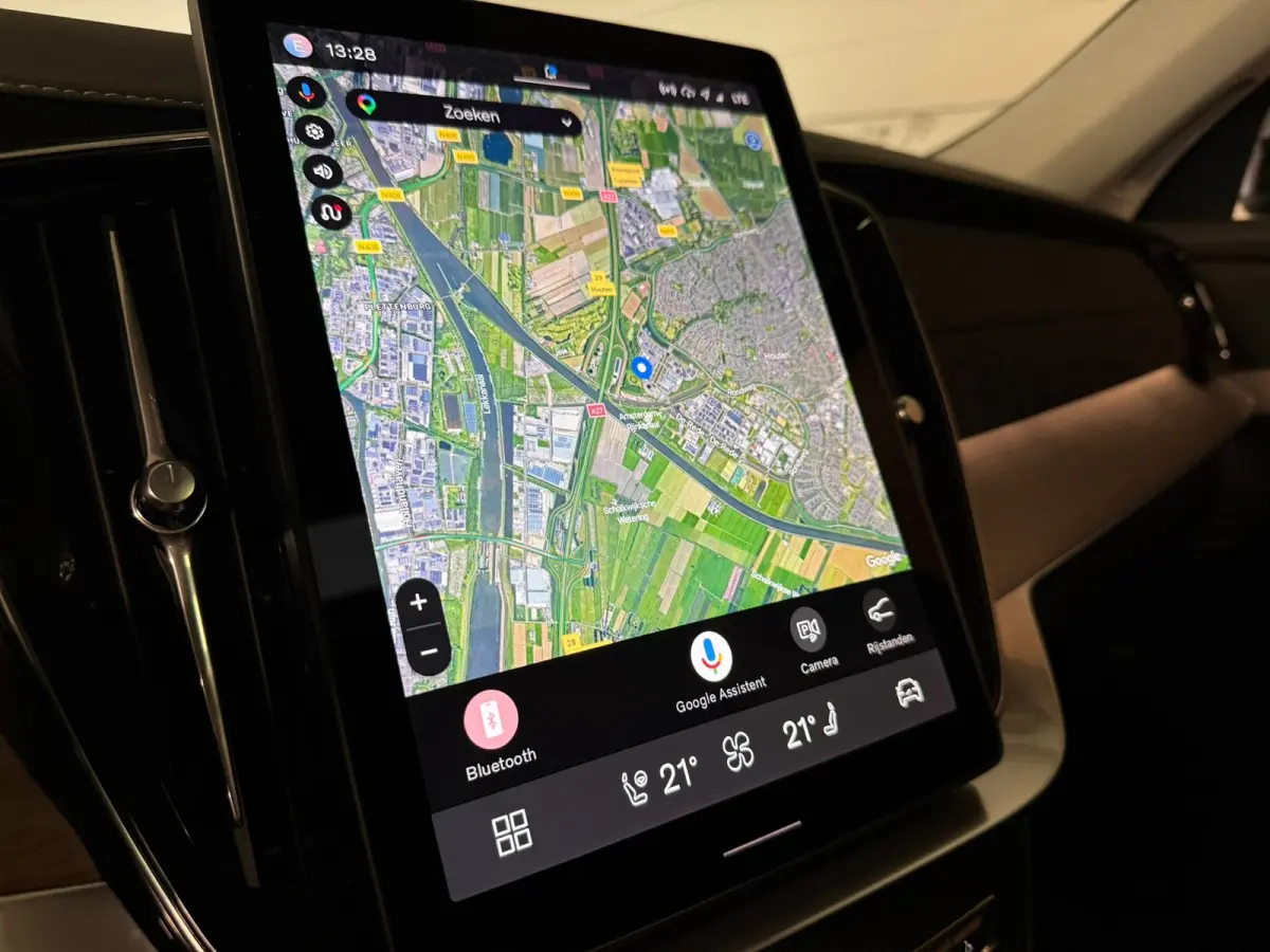 T8 AWD Recharge Ultra Dark | Facelift | Luchtvering | Trekhaak | 360 Camera | Head-Up Display | Harman Kardon | 455pk | Adaptieve Cruise Control | Stoelverwarming voor+achter | Stuurwielverw