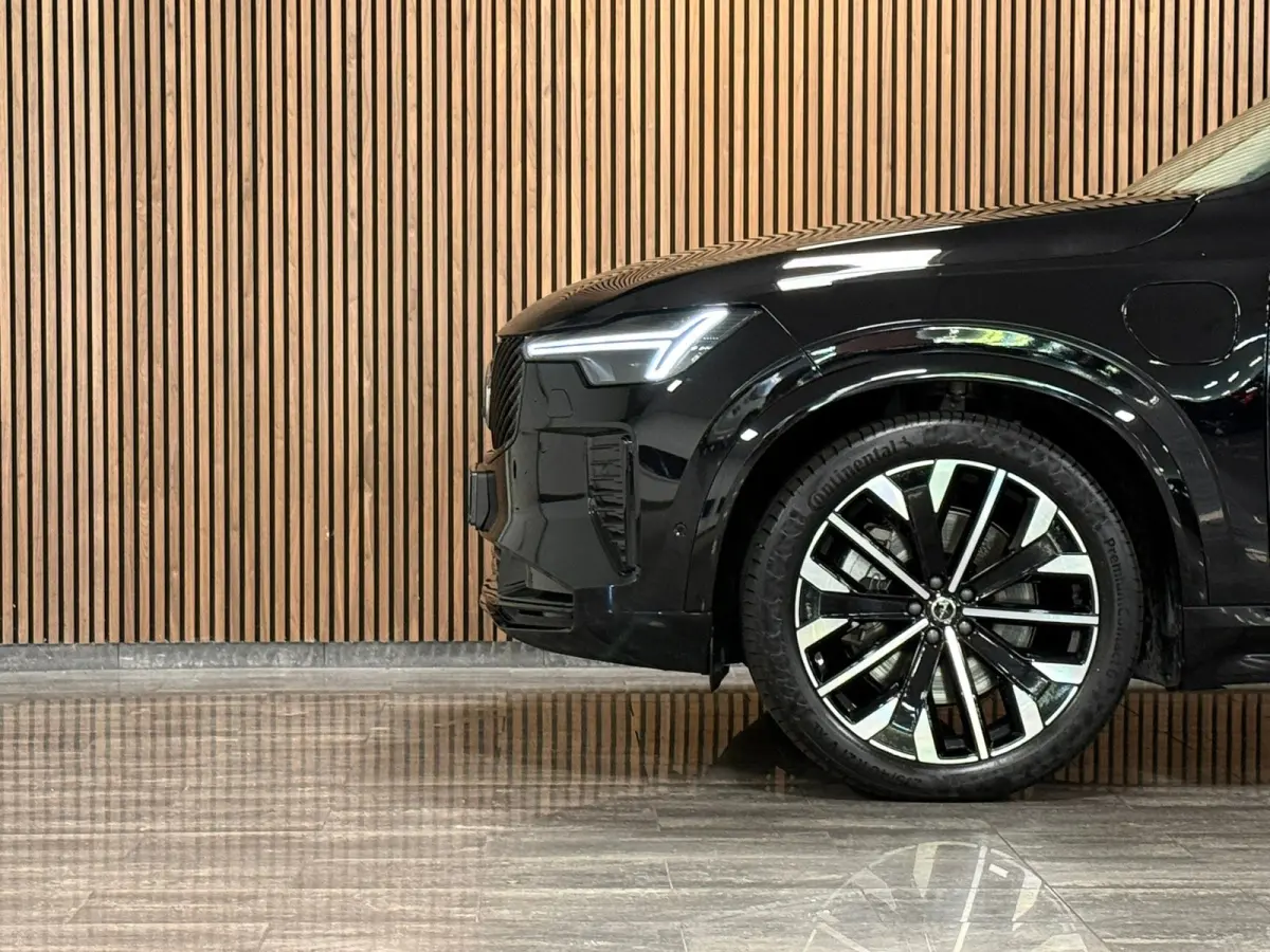 T8 AWD Recharge Ultra Dark | Facelift | Luchtvering | Trekhaak | 360 Camera | Head-Up Display | Harman Kardon | 455pk | Adaptieve Cruise Control | Stoelverwarming voor+achter | Stuurwielverw