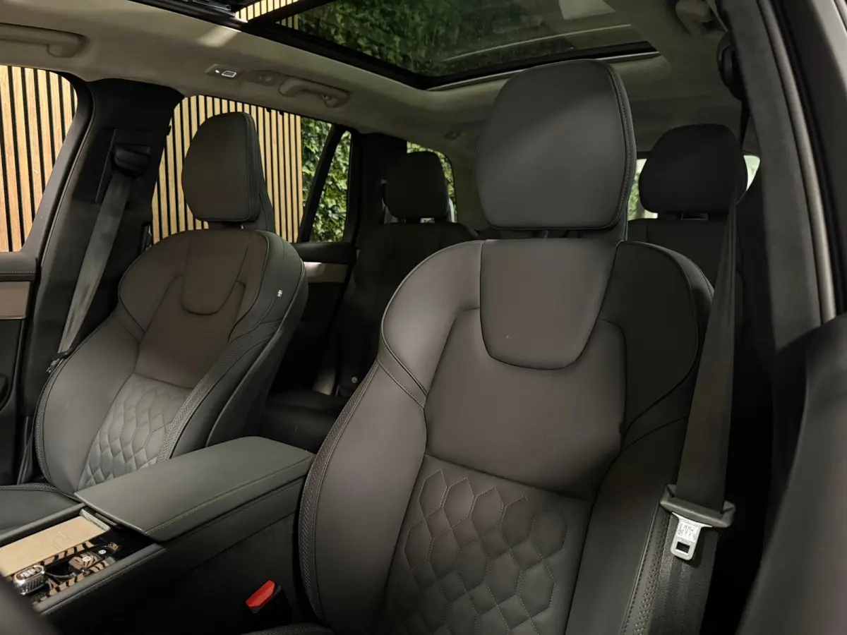 T8 AWD Recharge Ultra Dark | Facelift | Luchtvering | Trekhaak | 360 Camera | Head-Up Display | Harman Kardon | 455pk | Adaptieve Cruise Control | Stoelverwarming voor+achter | Stuurwielverw