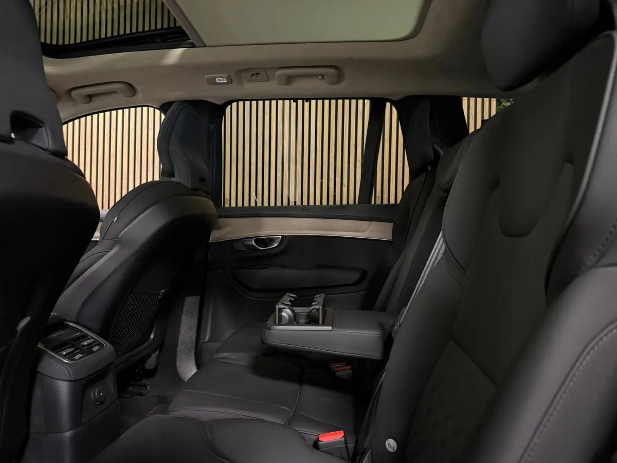 T8 AWD Recharge Ultra Dark | Facelift | Luchtvering | Trekhaak | 360 Camera | Head-Up Display | Harman Kardon | 455pk | Adaptieve Cruise Control | Stoelverwarming voor+achter | Stuurwielverw