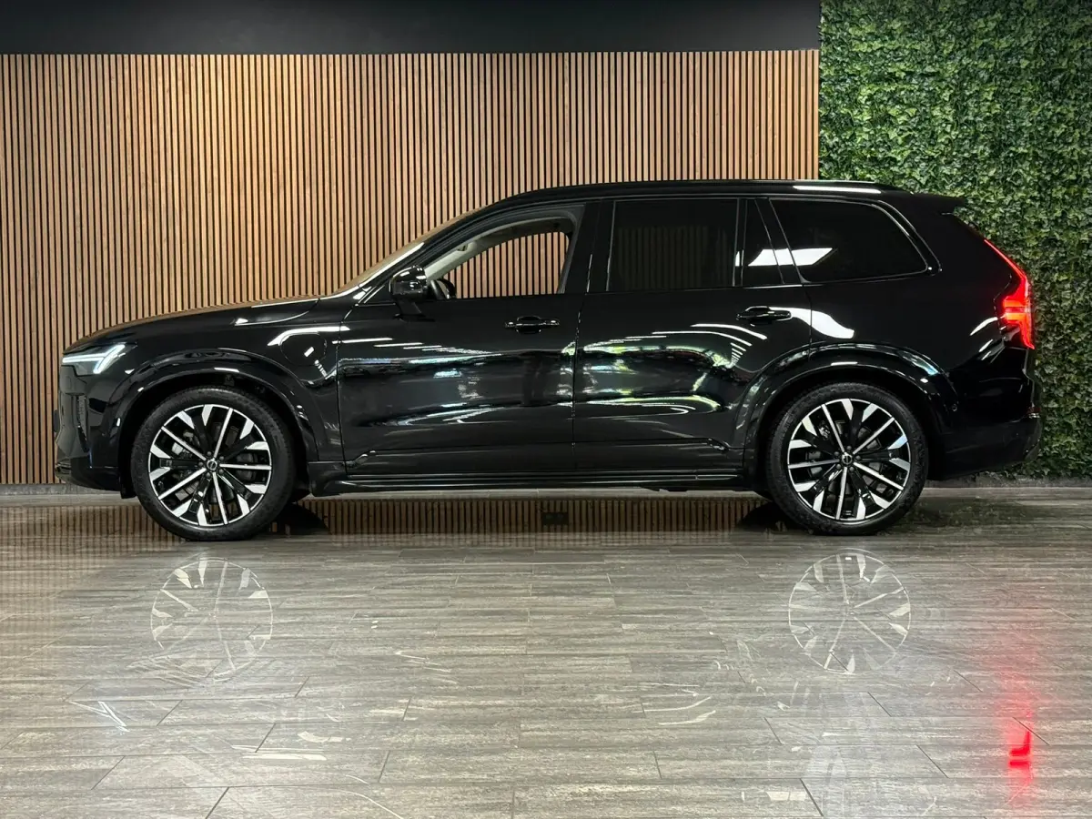 T8 AWD Recharge Ultra Dark | Facelift | Luchtvering | Trekhaak | 360 Camera | Head-Up Display | Harman Kardon | 455pk | Adaptieve Cruise Control | Stoelverwarming voor+achter | Stuurwielverw