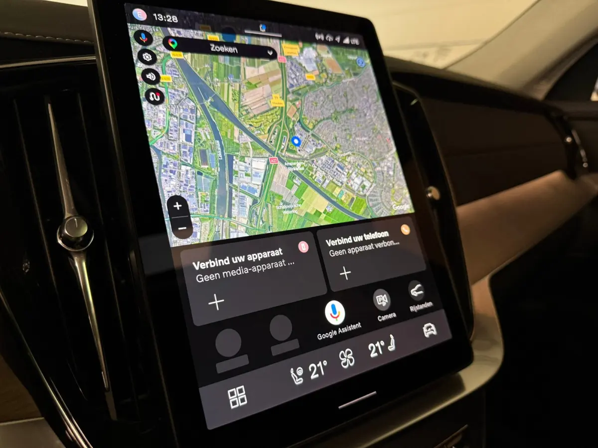 T8 AWD Recharge Ultra Dark | Facelift | Luchtvering | Trekhaak | 360 Camera | Head-Up Display | Harman Kardon | 455pk | Adaptieve Cruise Control | Stoelverwarming voor+achter | Stuurwielverw