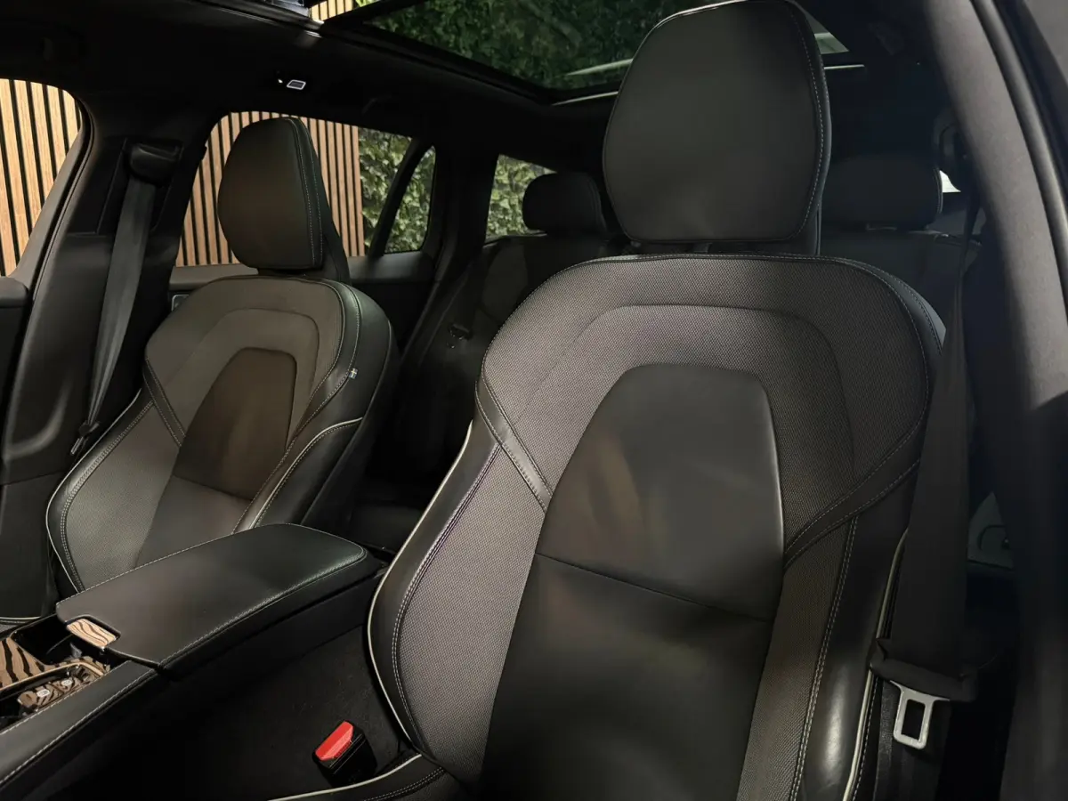 T8 AWD Recharge Ultra Ultimate Dark | Bowers & Wilkins | Schuifdak | Head-Up Display | 455pk | Adaptieve Cruise Control | Stoelverwarming voor+achter | Stuurwielverwarming | 19 Inch | Full L