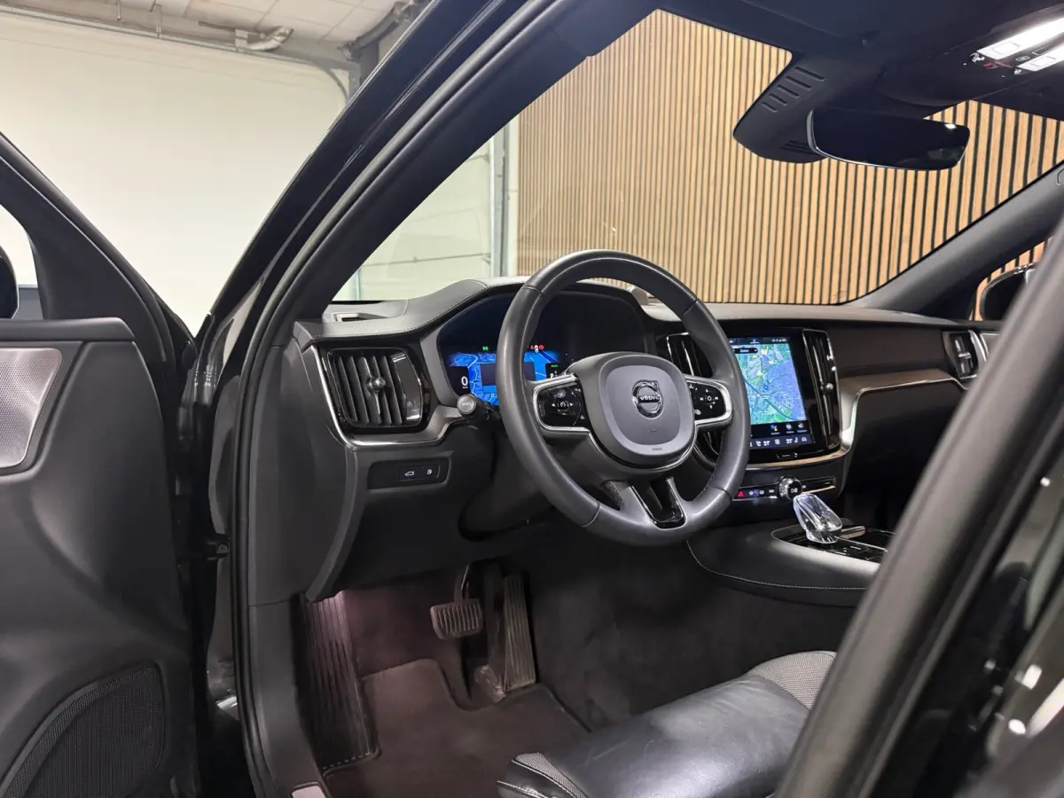 T8 AWD Recharge Ultra Ultimate Dark | Bowers & Wilkins | Schuifdak | Head-Up Display | 455pk | Adaptieve Cruise Control | Stoelverwarming voor+achter | Stuurwielverwarming | 19 Inch | Full L