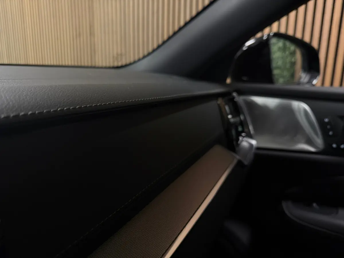 T8 AWD Recharge Ultra Ultimate Dark | Bowers & Wilkins | Schuifdak | Head-Up Display | 455pk | Adaptieve Cruise Control | Stoelverwarming voor+achter | Stuurwielverwarming | 19 Inch | Full L