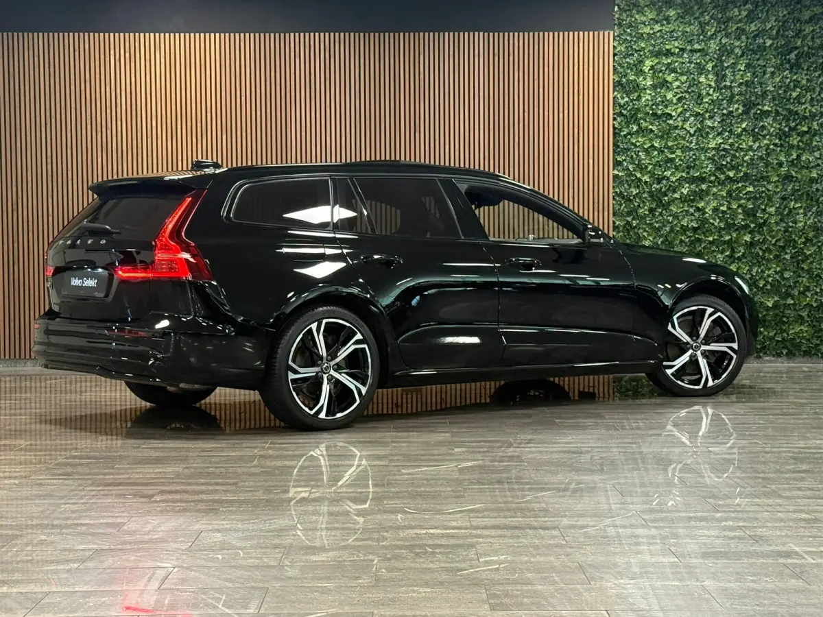 T8 AWD Recharge Ultra Ultimate Dark | Bowers & Wilkins | Schuifdak | Head-Up Display | 455pk | Adaptieve Cruise Control | Stoelverwarming voor+achter | Stuurwielverwarming | 19 Inch | Full L