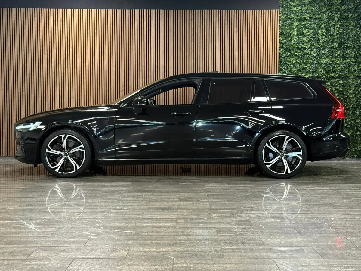 T8 AWD Recharge Ultra Ultimate Dark | Bowers & Wilkins | Schuifdak | Head-Up Display | 455pk | Adaptieve Cruise Control | Stoelverwarming voor+achter | Stuurwielverwarming | 19 Inch | Full L