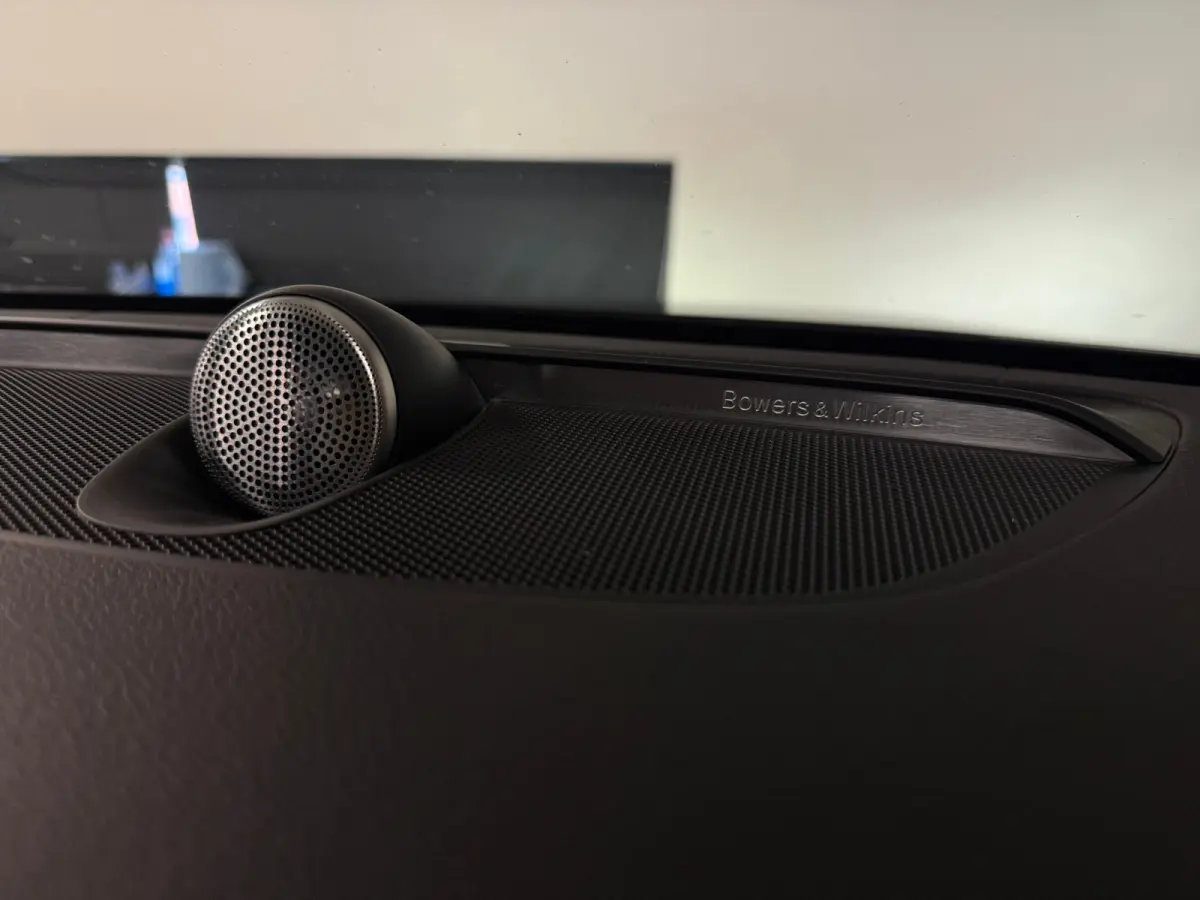 T8 AWD Recharge Ultra Ultimate Dark | Bowers & Wilkins | Schuifdak | Head-Up Display | 455pk | Adaptieve Cruise Control | Stoelverwarming voor+achter | Stuurwielverwarming | 19 Inch | Full L