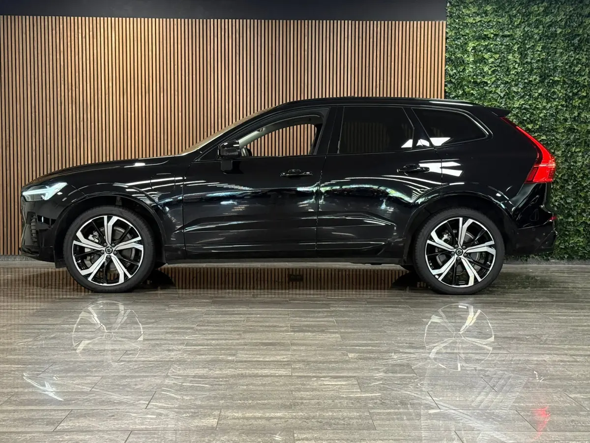2.0 T8 Plug-in hybrid AWD Ultra Dark | Luchtvering | Trekhaak | 360° Camera | 455pk | Head-Up Display | Harman Kardon | Adaptieve Cruise Control | Stoelverwarming voor+achter | Stuurwielver