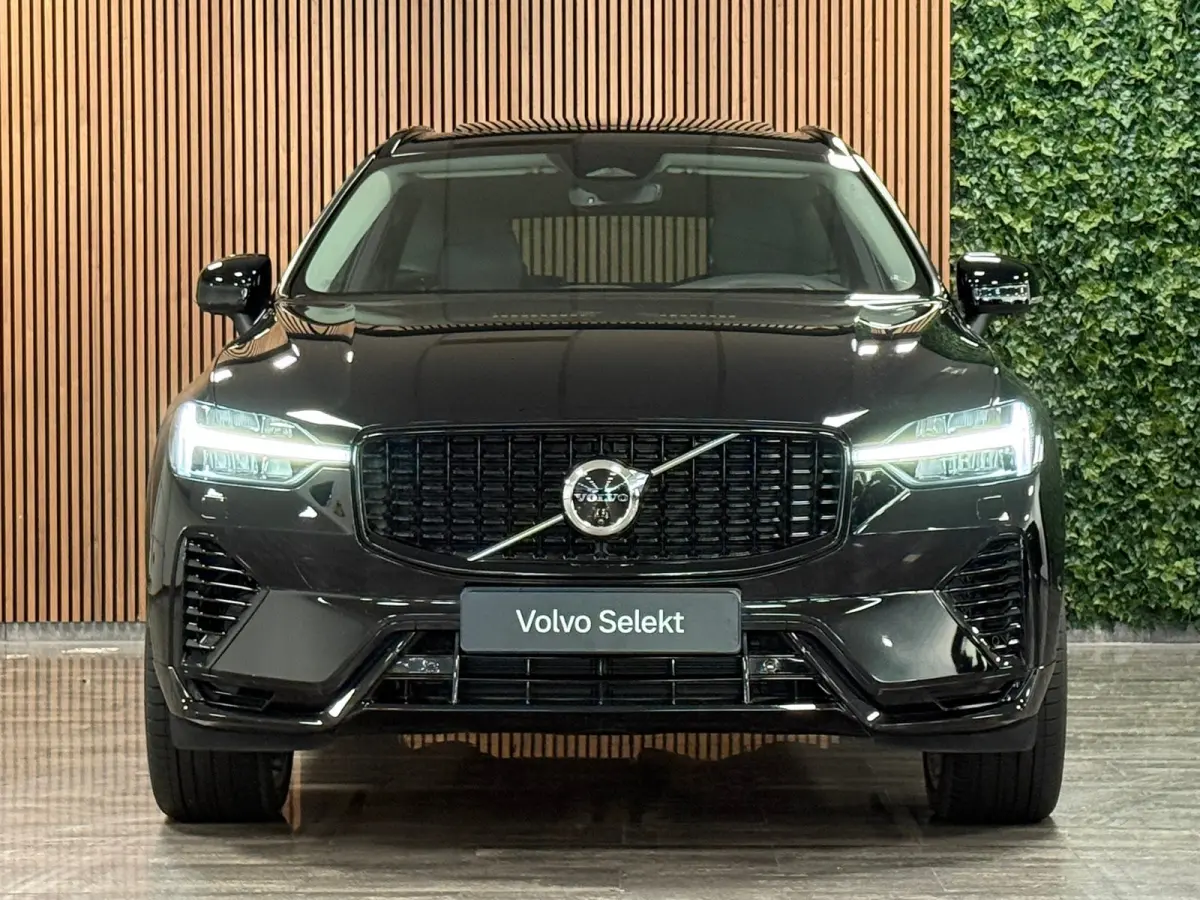 2.0 T8 Plug-in hybrid AWD Ultra Dark | Luchtvering | Trekhaak | 360° Camera | 455pk | Head-Up Display | Harman Kardon | Adaptieve Cruise Control | Stoelverwarming voor+achter | Stuurwielver