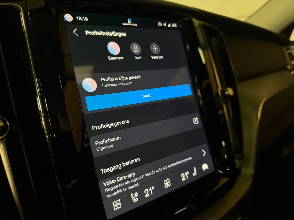 T8 AWD Recharge Ultra Dark | Luchtvering | Trekhaak | 360° Camera | 455pk | Head-Up Display | Harman Kardon | Adaptieve Cruise Control | Stoelverwarming voor+achter | Stuurwielverwarming | 