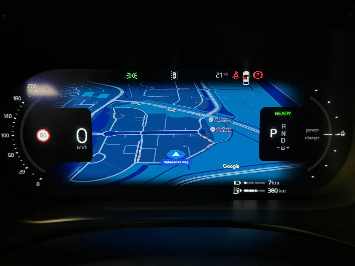 T8 AWD Recharge Ultra Dark | Luchtvering | Trekhaak | 360° Camera | 455pk | Head-Up Display | Harman Kardon | Adaptieve Cruise Control | Stoelverwarming voor+achter | Stuurwielverwarming | 