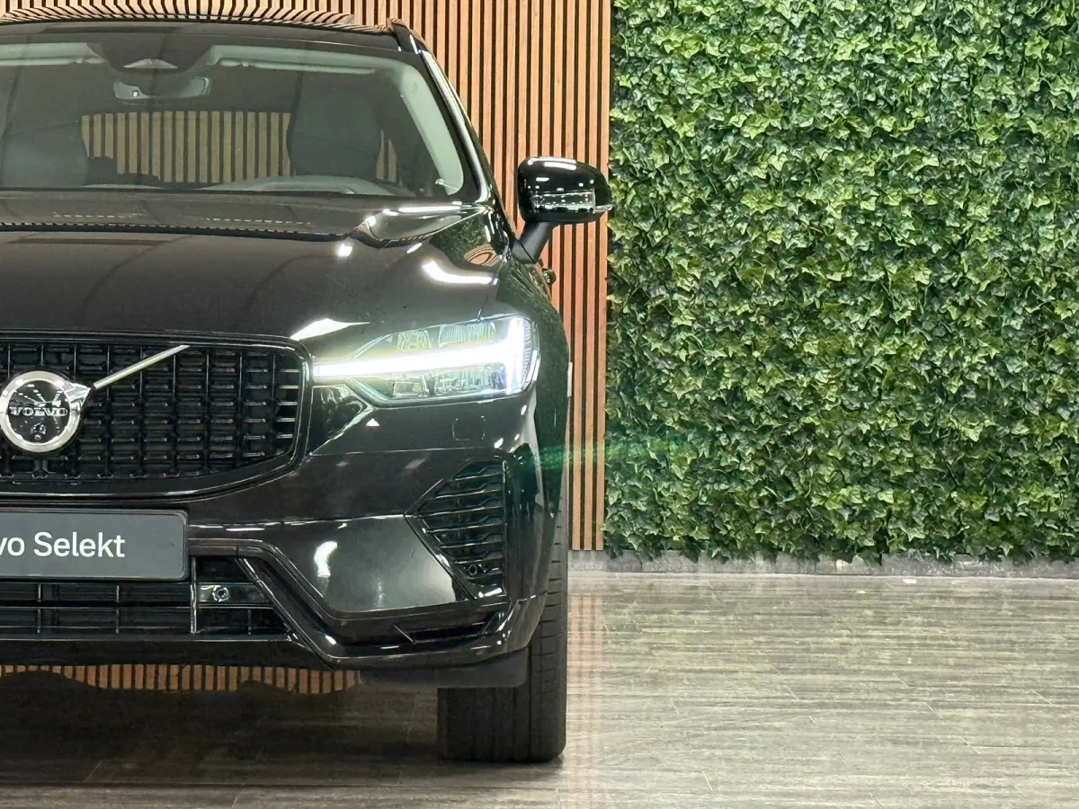 T8 AWD Recharge Ultra Dark | Luchtvering | Trekhaak | 360° Camera | 455pk | Head-Up Display | Harman Kardon | Adaptieve Cruise Control | Stoelverwarming voor+achter | Stuurwielverwarming | 