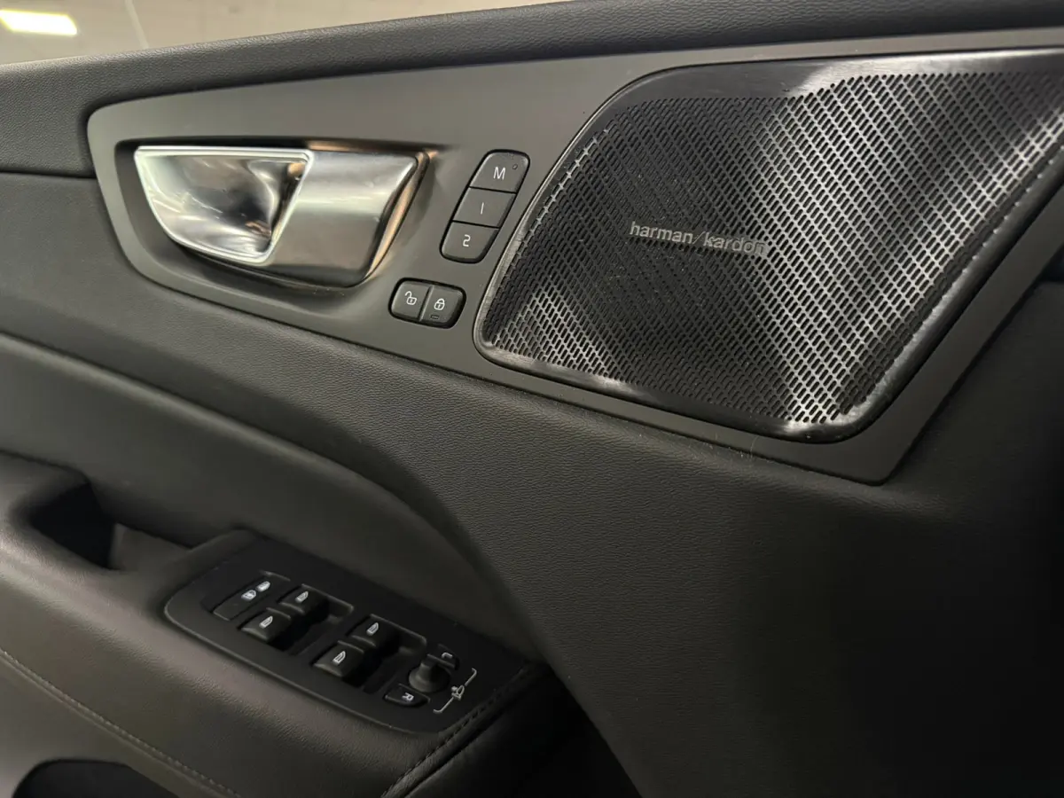 T8 AWD Recharge Ultra Dark | Luchtvering | Trekhaak | 360° Camera | 455pk | Head-Up Display | Harman Kardon | Adaptieve Cruise Control | Stoelverwarming voor+achter | Stuurwielverwarming | 