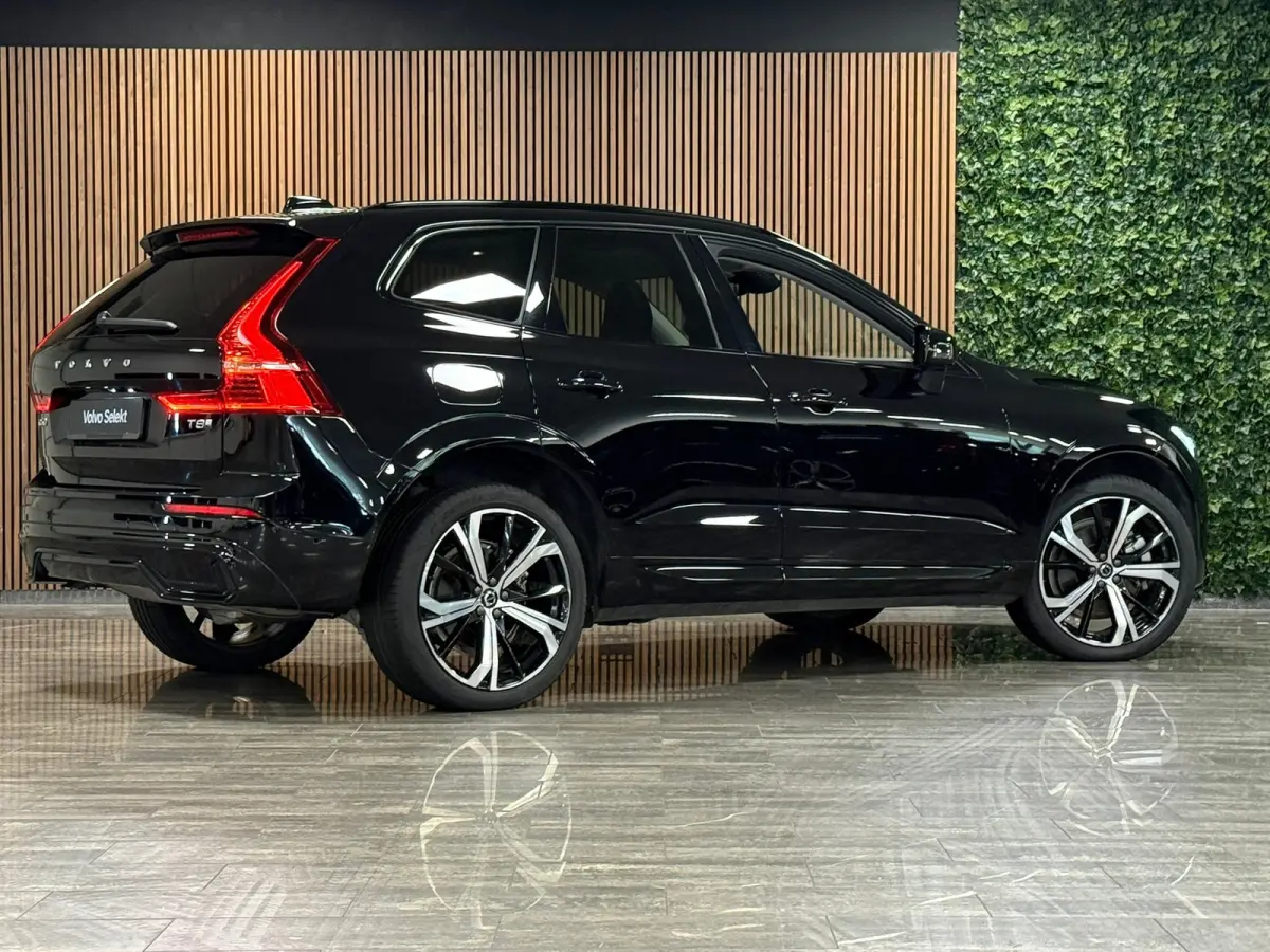 2.0 T8 Plug-in hybrid AWD Ultra Dark | Luchtvering | Trekhaak | 360° Camera | 455pk | Head-Up Display | Harman Kardon | Adaptieve Cruise Control | Stoelverwarming voor+achter | Stuurwielver