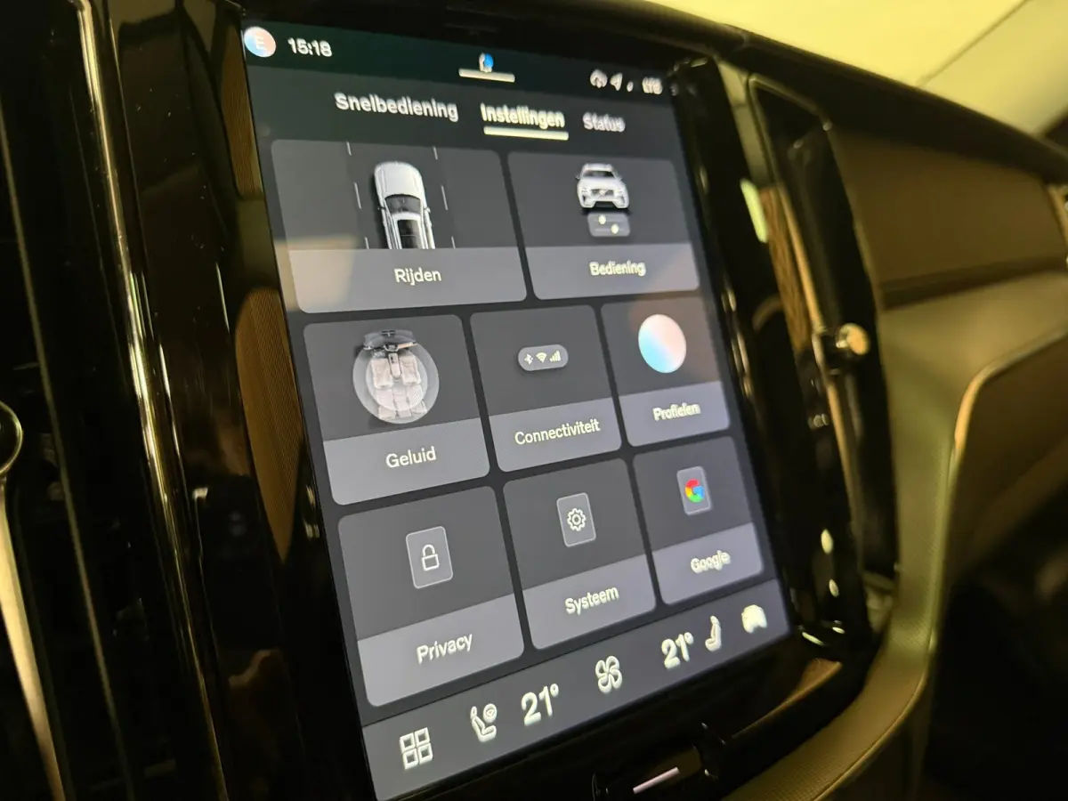 T8 AWD Recharge Ultra Dark | Luchtvering | Trekhaak | 360° Camera | 455pk | Head-Up Display | Harman Kardon | Adaptieve Cruise Control | Stoelverwarming voor+achter | Stuurwielverwarming | 