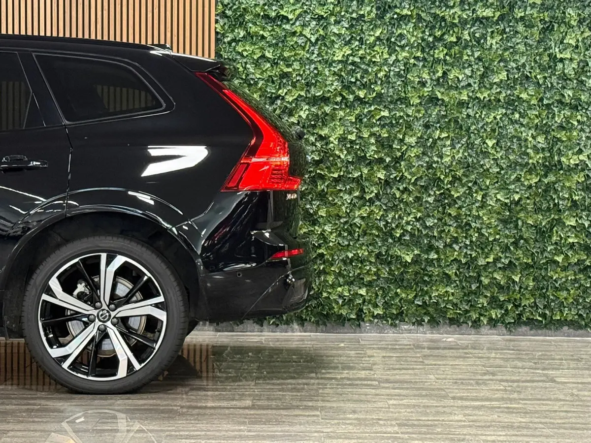 2.0 T8 Plug-in hybrid AWD Ultra Dark | Luchtvering | Trekhaak | 360° Camera | 455pk | Head-Up Display | Harman Kardon | Adaptieve Cruise Control | Stoelverwarming voor+achter | Stuurwielver