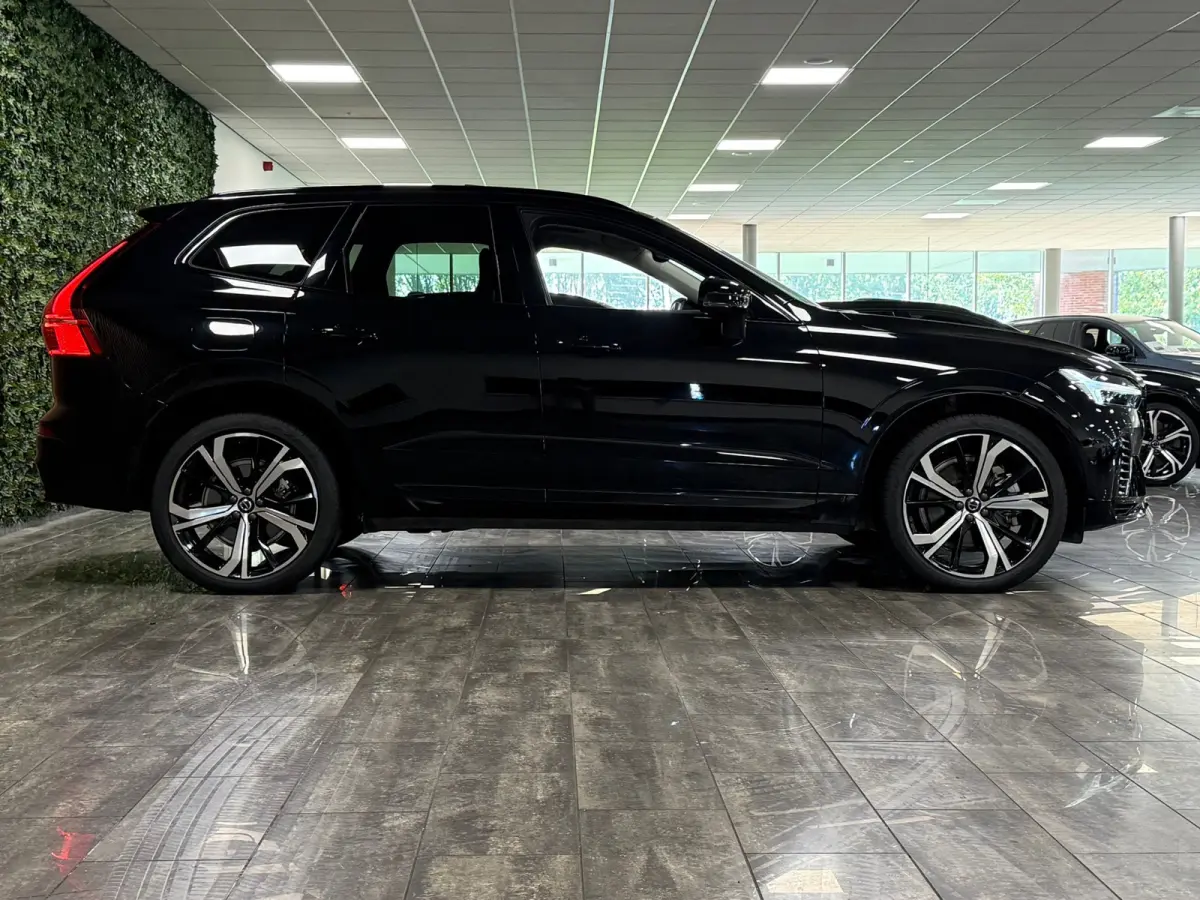 T8 AWD Recharge Ultra Dark | Luchtvering | Trekhaak | 360° Camera | 455pk | Head-Up Display | Harman Kardon | Adaptieve Cruise Control | Stoelverwarming voor+achter | Stuurwielverwarming | 