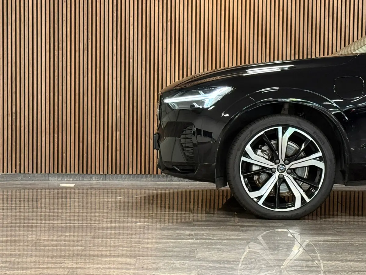 2.0 T8 Plug-in hybrid AWD Ultra Dark | Luchtvering | Trekhaak | 360° Camera | 455pk | Head-Up Display | Harman Kardon | Adaptieve Cruise Control | Stoelverwarming voor+achter | Stuurwielver