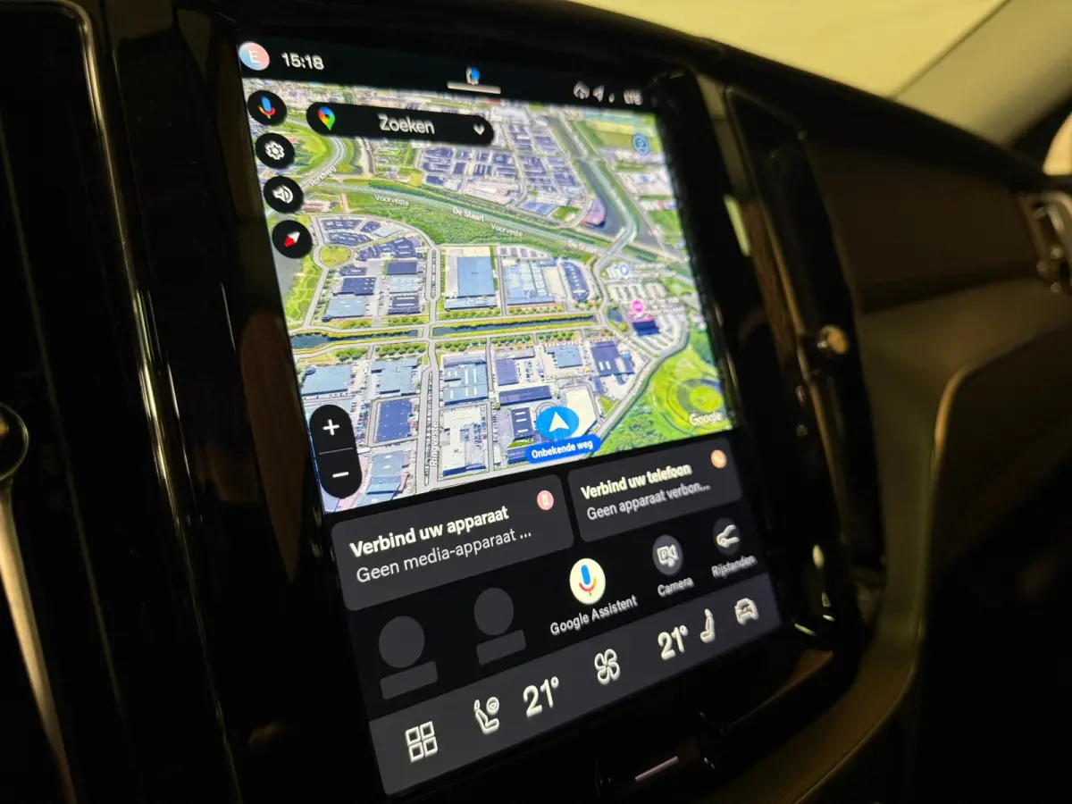 T8 AWD Recharge Ultra Dark | Luchtvering | Trekhaak | 360° Camera | 455pk | Head-Up Display | Harman Kardon | Adaptieve Cruise Control | Stoelverwarming voor+achter | Stuurwielverwarming | 