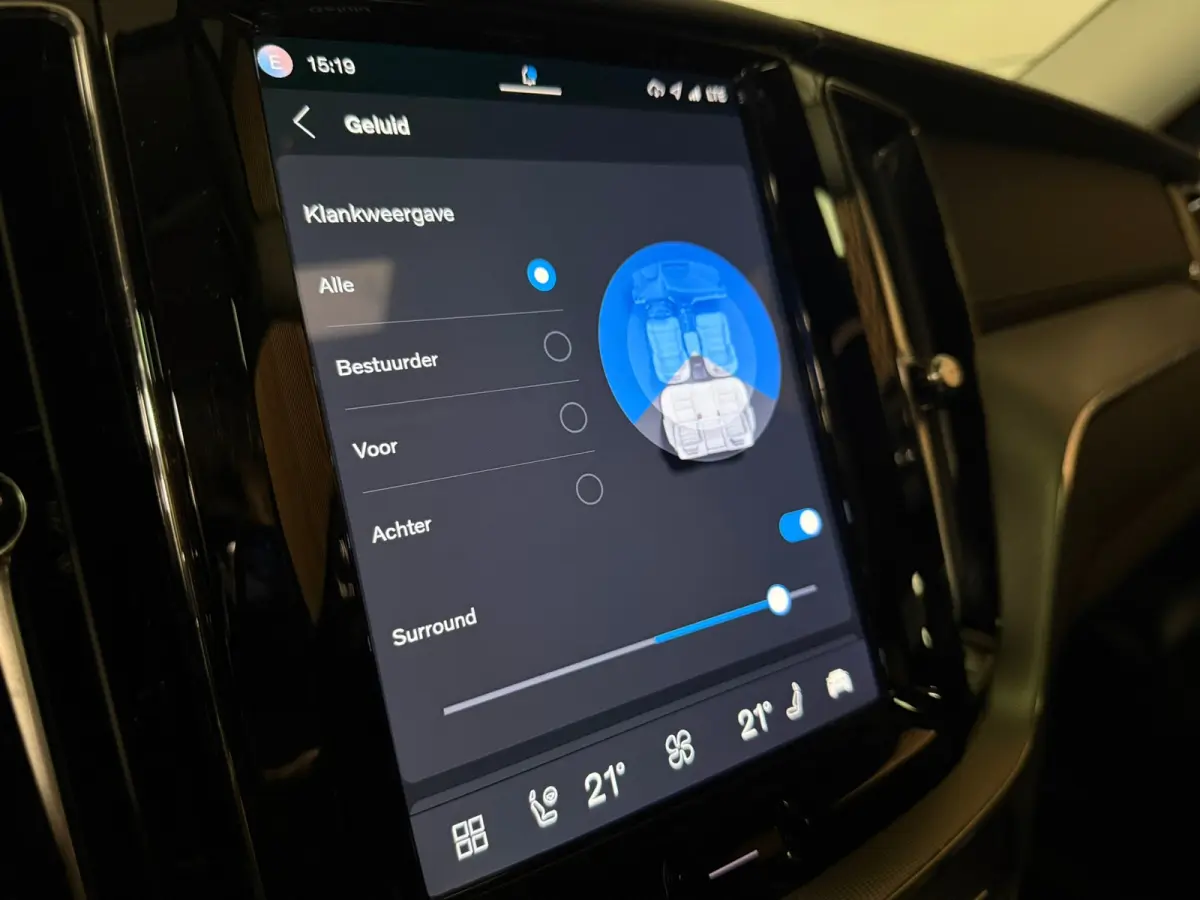 T8 AWD Recharge Ultra Dark | Luchtvering | Trekhaak | 360° Camera | 455pk | Head-Up Display | Harman Kardon | Adaptieve Cruise Control | Stoelverwarming voor+achter | Stuurwielverwarming | 