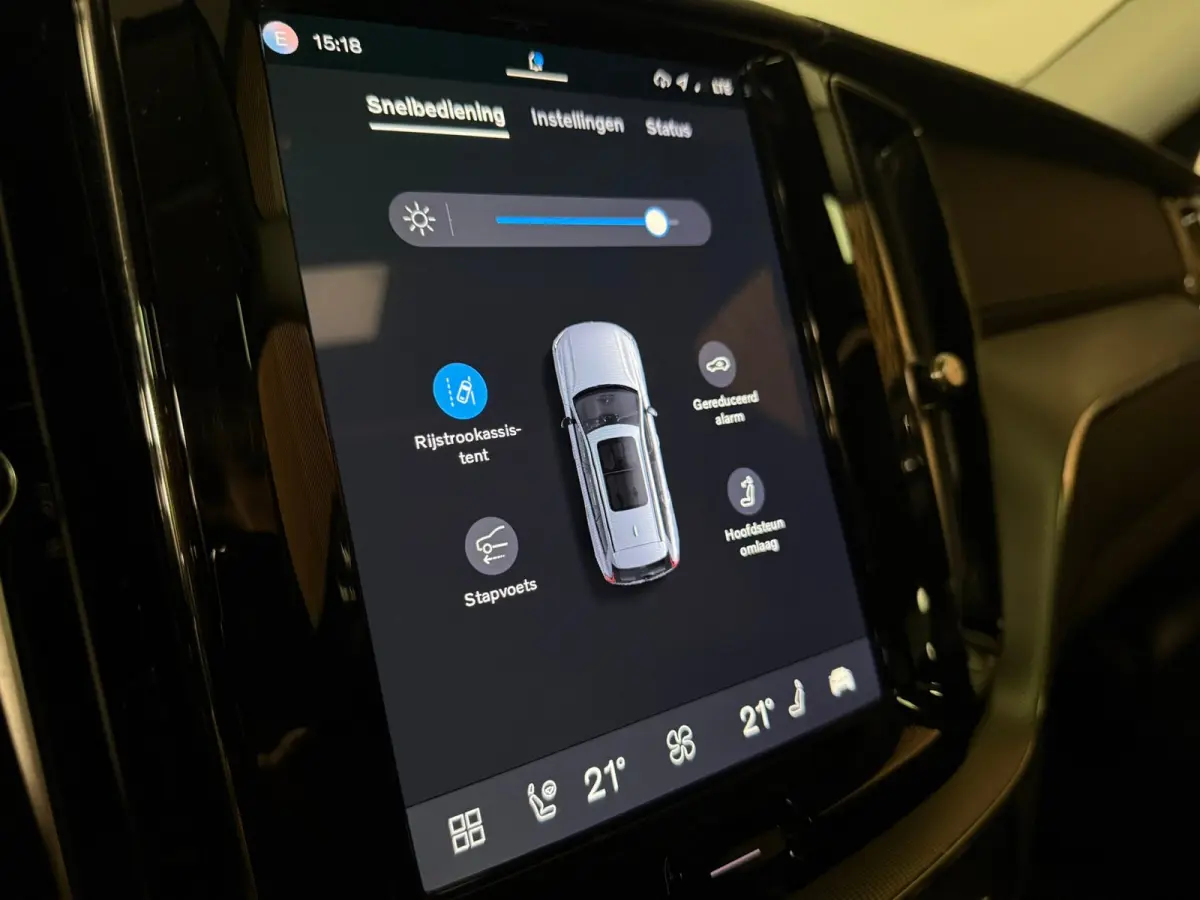 T8 AWD Recharge Ultra Dark | Luchtvering | Trekhaak | 360° Camera | 455pk | Head-Up Display | Harman Kardon | Adaptieve Cruise Control | Stoelverwarming voor+achter | Stuurwielverwarming | 