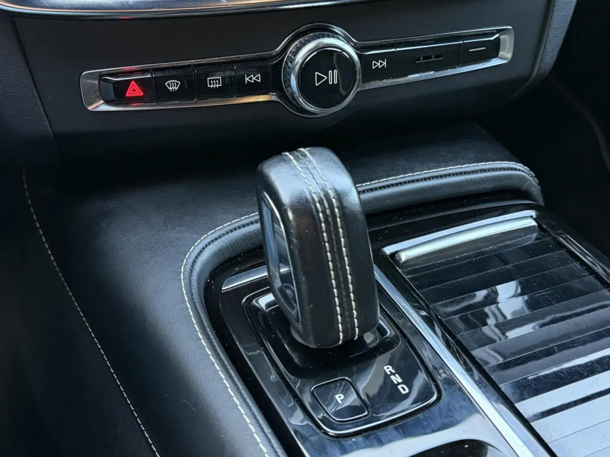 2.0 T8 AWD R-Design Leer, Pano, Camera..