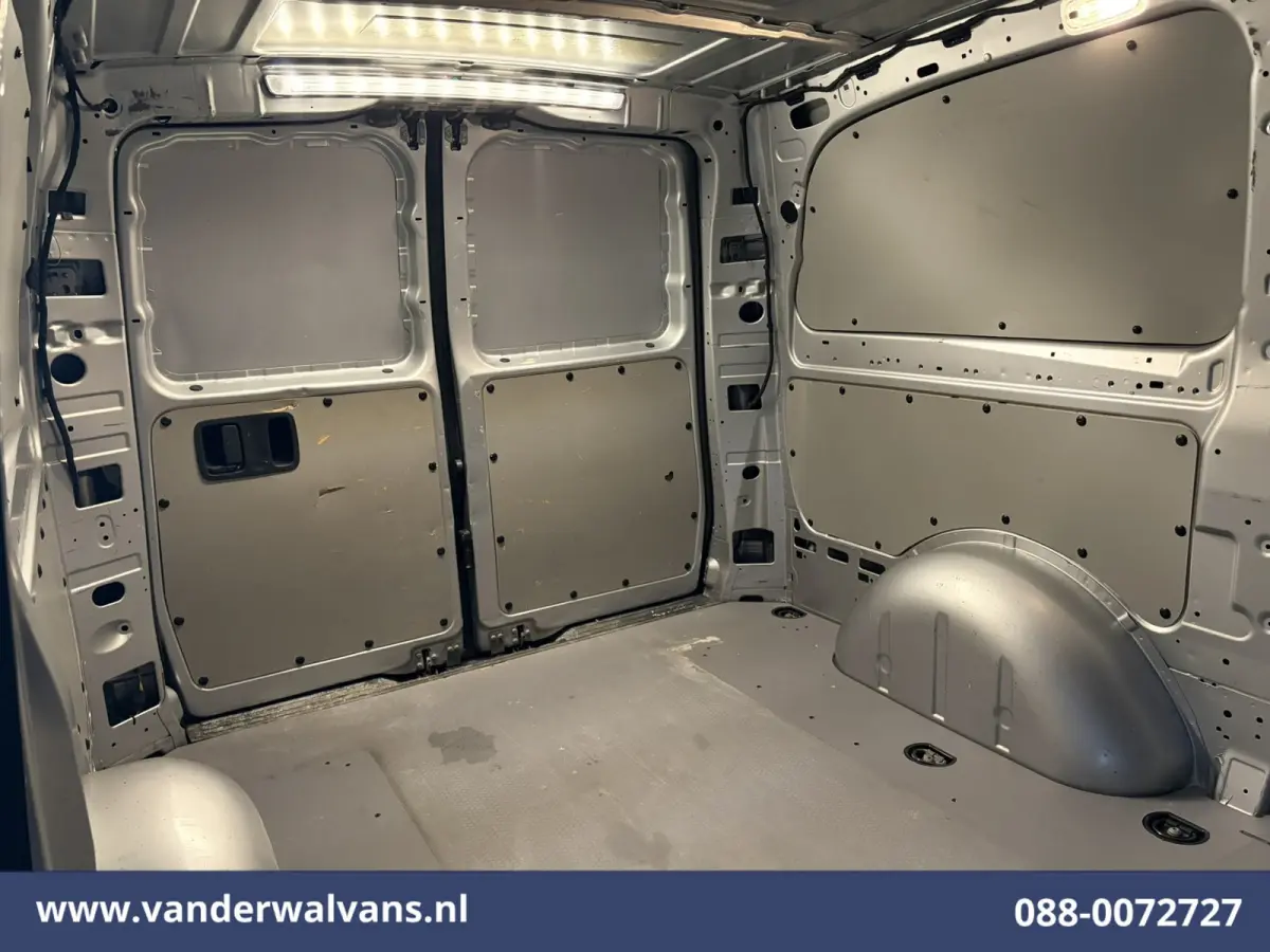 114 CDI 136pk L2H1 Euro6 Airco | Camera | LED | Trekhaak | Cruisecontrol | Stoelverwarming Parkeersensoren, Bijrijdersbank