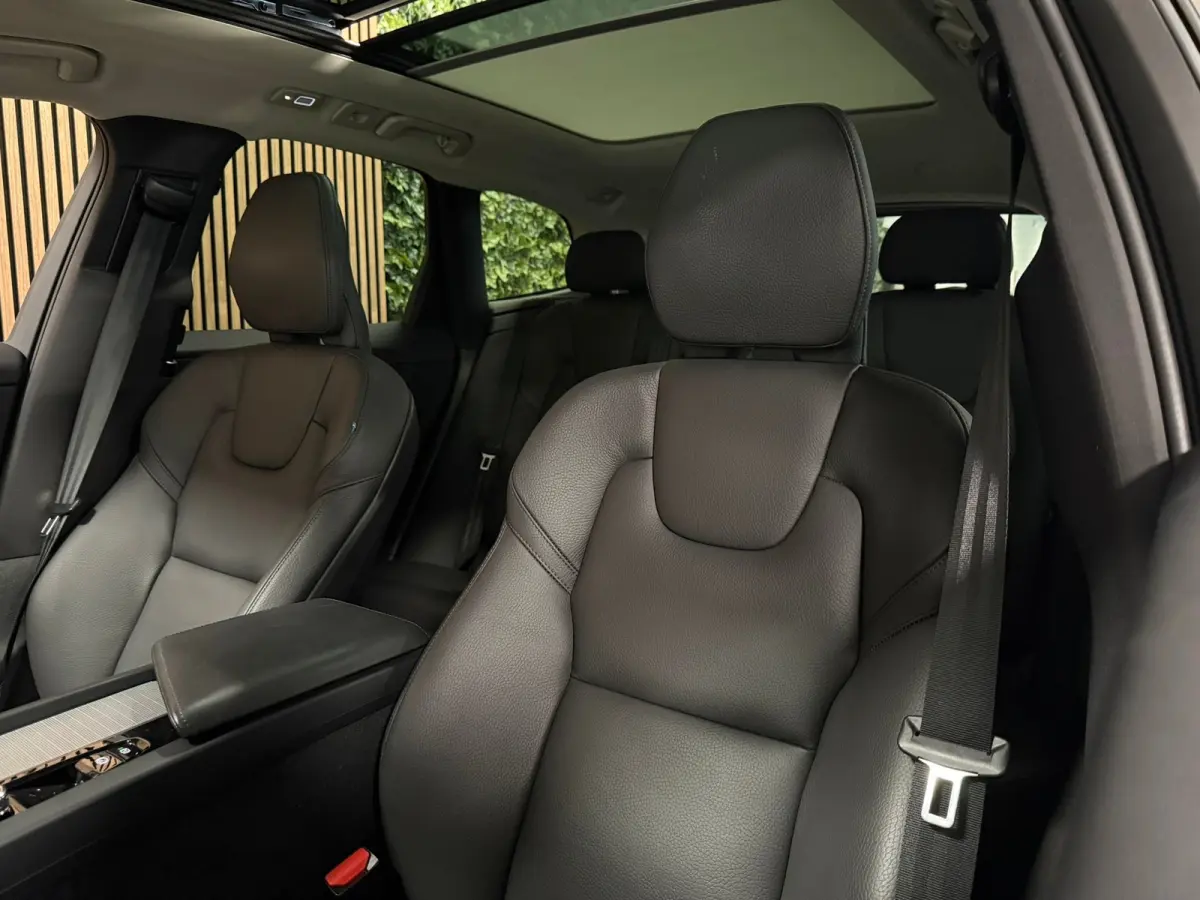 T6 AWD Recharge Plus Bright | Trekhaak | 360° Camera | Harman Kardon | Adaptieve Cruise Control | Stoelverwarming voor+achter | Stuurwielverwarming | Schuifdak | Full LED Meesturende koplam