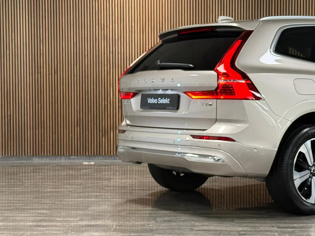 T6 AWD Recharge Plus Bright | Trekhaak | 360° Camera | Harman Kardon | Adaptieve Cruise Control | Stoelverwarming voor+achter | Stuurwielverwarming | Schuifdak | Full LED Meesturende koplam