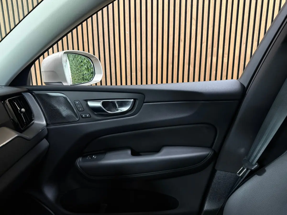 T6 AWD Recharge Plus Bright | Trekhaak | 360° Camera | Harman Kardon | Adaptieve Cruise Control | Stoelverwarming voor+achter | Stuurwielverwarming | Schuifdak | Full LED Meesturende koplam