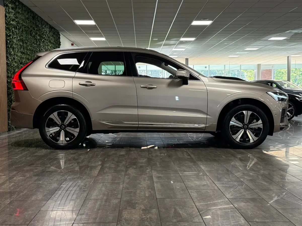 T6 AWD Recharge Plus Bright | Trekhaak | 360° Camera | Harman Kardon | Adaptieve Cruise Control | Stoelverwarming voor+achter | Stuurwielverwarming | Schuifdak | Full LED Meesturende koplam