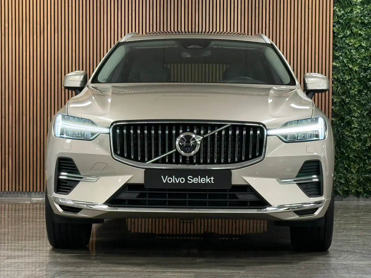 T6 AWD Recharge Plus Bright | Trekhaak | 360° Camera | Harman Kardon | Adaptieve Cruise Control | Stoelverwarming voor+achter | Stuurwielverwarming | Schuifdak | Full LED Meesturende koplam