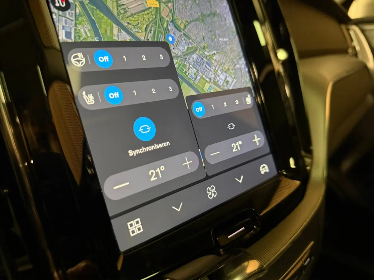T6 AWD Recharge Plus Bright | Trekhaak | 360° Camera | Harman Kardon | Adaptieve Cruise Control | Stoelverwarming voor+achter | Stuurwielverwarming | Schuifdak | Full LED Meesturende koplam