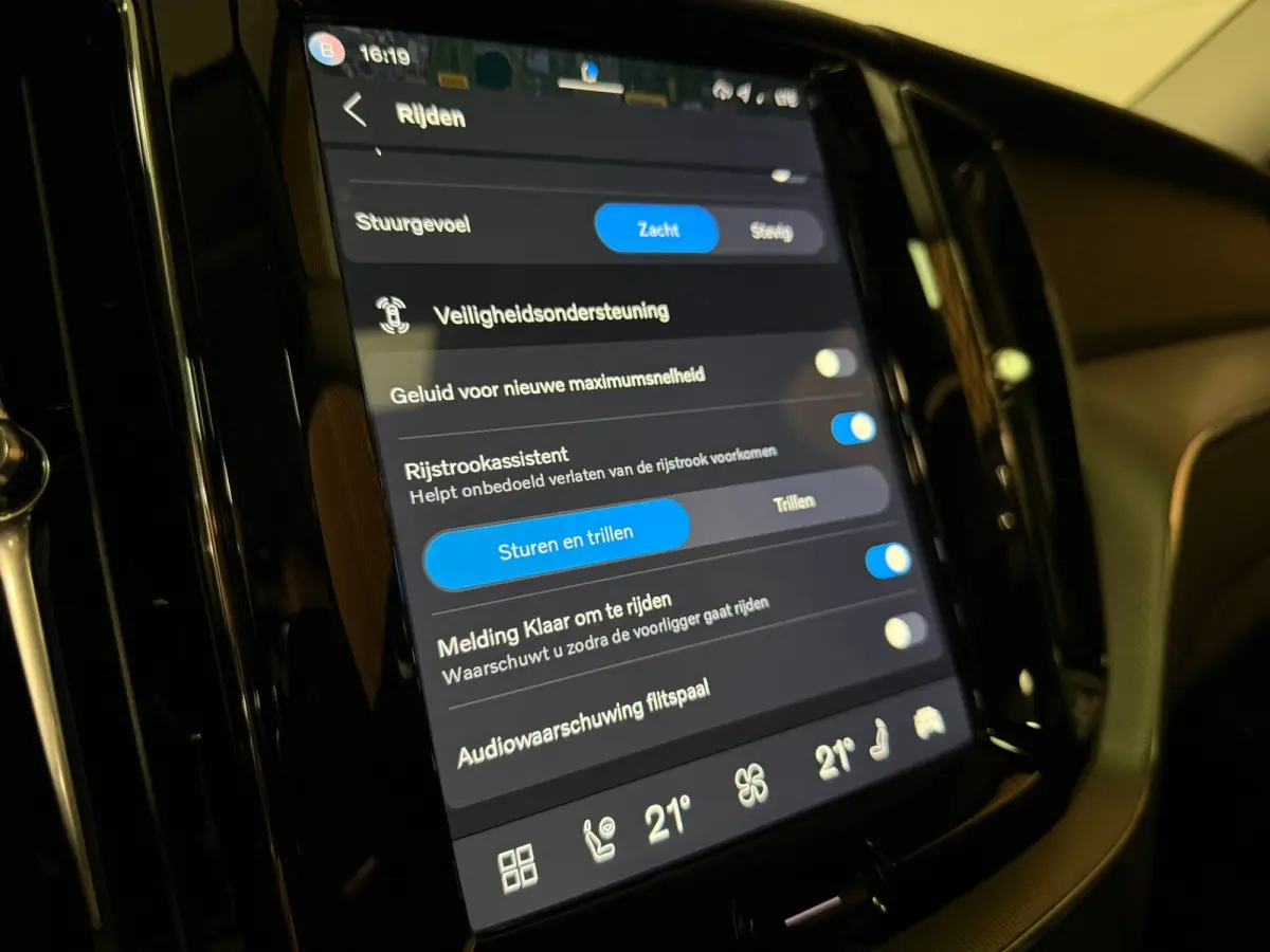 T6 AWD Recharge Plus Bright | Trekhaak | 360° Camera | Harman Kardon | Adaptieve Cruise Control | Stoelverwarming voor+achter | Stuurwielverwarming | Schuifdak | Full LED Meesturende koplam