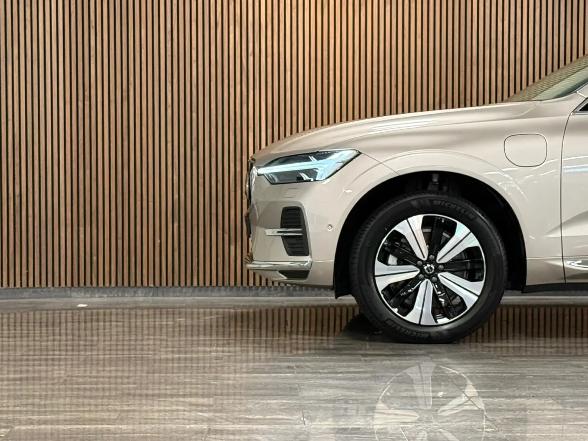 T6 AWD Recharge Plus Bright | Trekhaak | 360° Camera | Harman Kardon | Adaptieve Cruise Control | Stoelverwarming voor+achter | Stuurwielverwarming | Schuifdak | Full LED Meesturende koplam