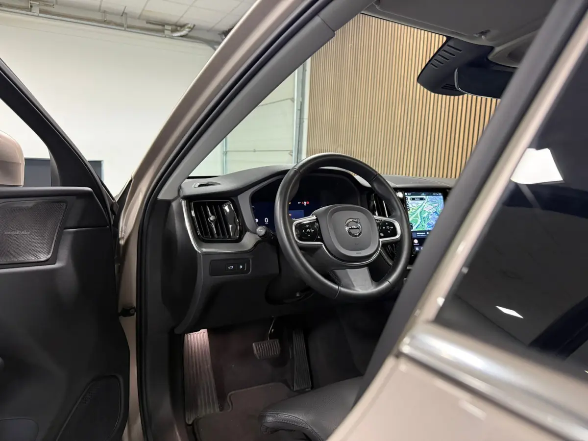 T6 AWD Recharge Plus Bright | Trekhaak | 360° Camera | Harman Kardon | Adaptieve Cruise Control | Stoelverwarming voor+achter | Stuurwielverwarming | Schuifdak | Full LED Meesturende koplam
