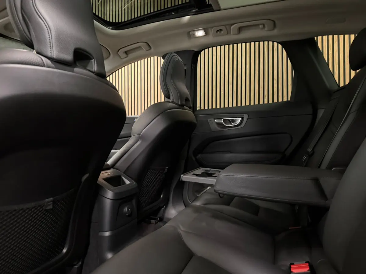 T6 AWD Recharge Plus Bright | Trekhaak | 360° Camera | Harman Kardon | Adaptieve Cruise Control | Stoelverwarming voor+achter | Stuurwielverwarming | Schuifdak | Full LED Meesturende koplam