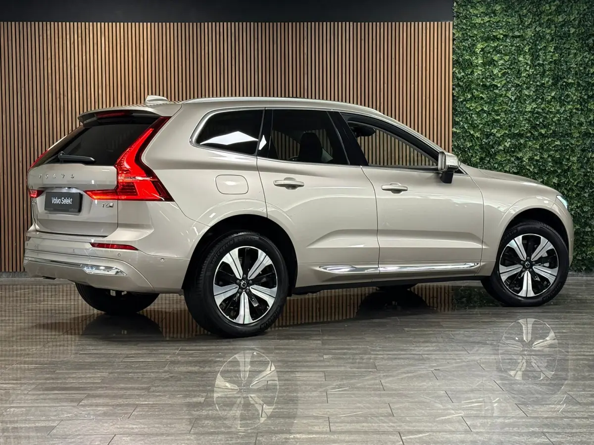 T6 AWD Recharge Plus Bright | Trekhaak | 360° Camera | Harman Kardon | Adaptieve Cruise Control | Stoelverwarming voor+achter | Stuurwielverwarming | Schuifdak | Full LED Meesturende koplam