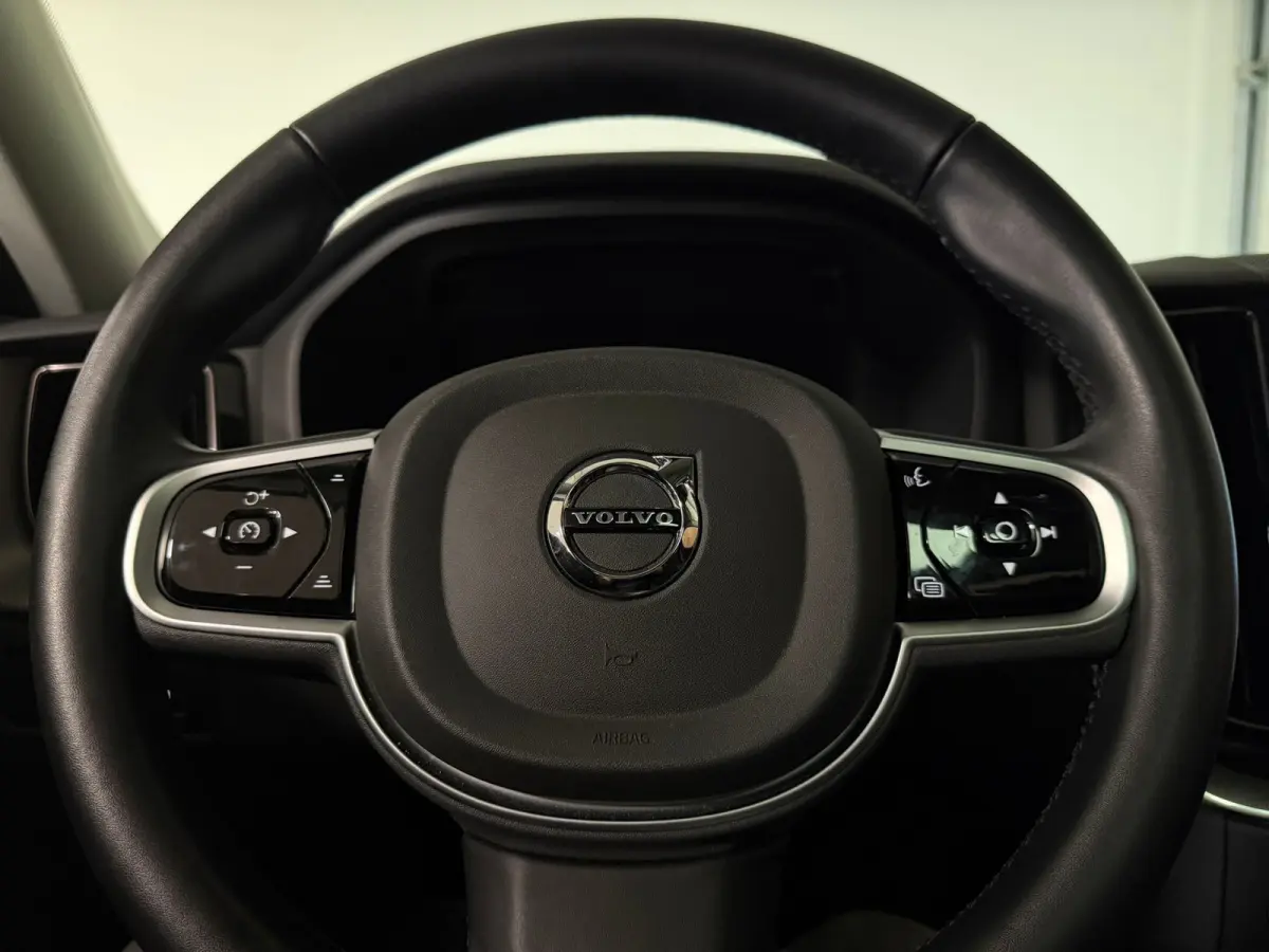 T6 AWD Recharge Plus Bright | Trekhaak | 360° Camera | Harman Kardon | Adaptieve Cruise Control | Stoelverwarming voor+achter | Stuurwielverwarming | Schuifdak | Full LED Meesturende koplam