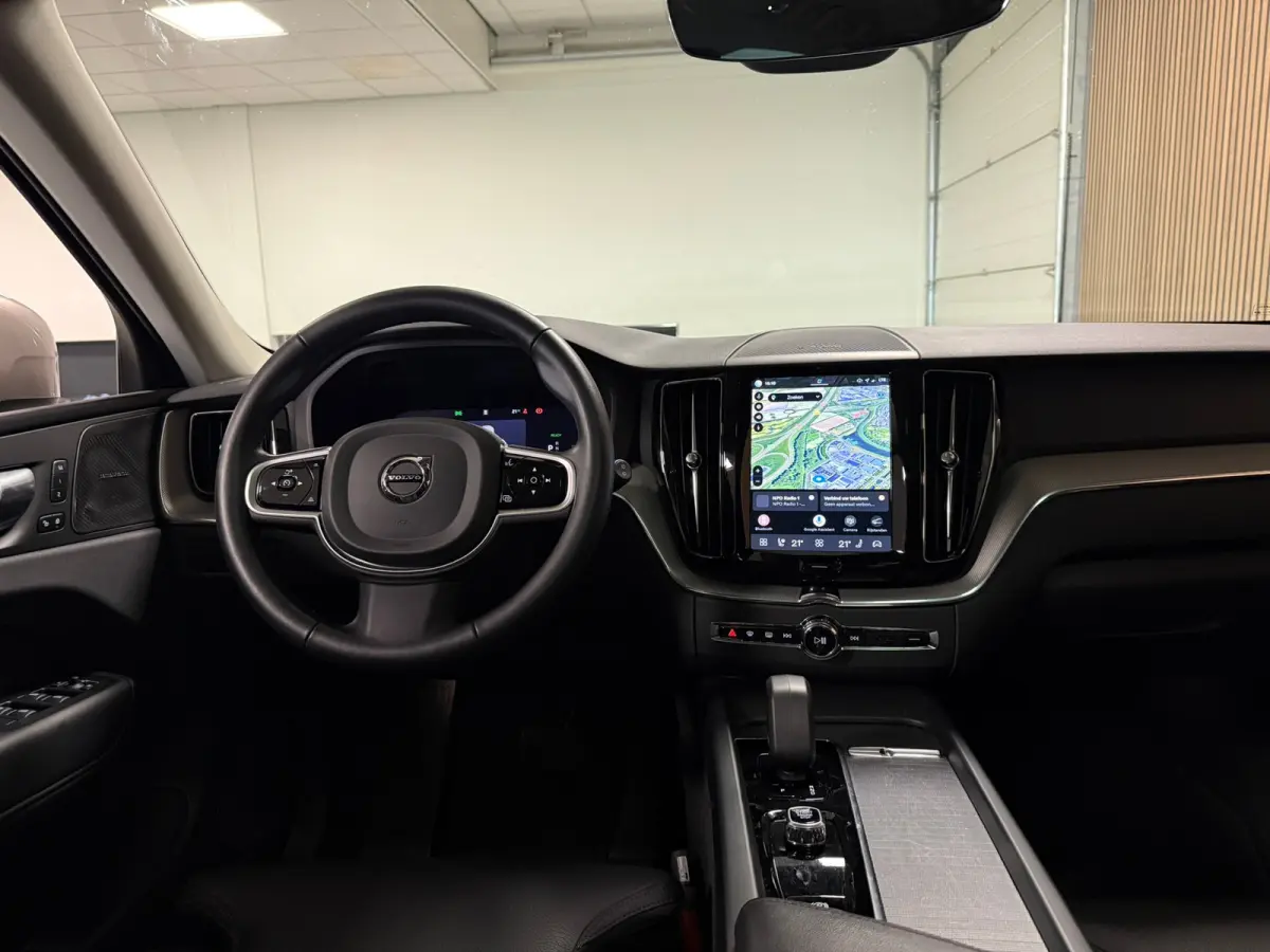 T6 AWD Recharge Plus Bright | Trekhaak | 360° Camera | Harman Kardon | Adaptieve Cruise Control | Stoelverwarming voor+achter | Stuurwielverwarming | Schuifdak | Full LED Meesturende koplam