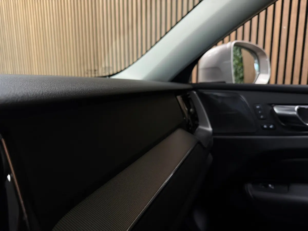 T6 AWD Recharge Plus Bright | Trekhaak | 360° Camera | Harman Kardon | Adaptieve Cruise Control | Stoelverwarming voor+achter | Stuurwielverwarming | Schuifdak | Full LED Meesturende koplam