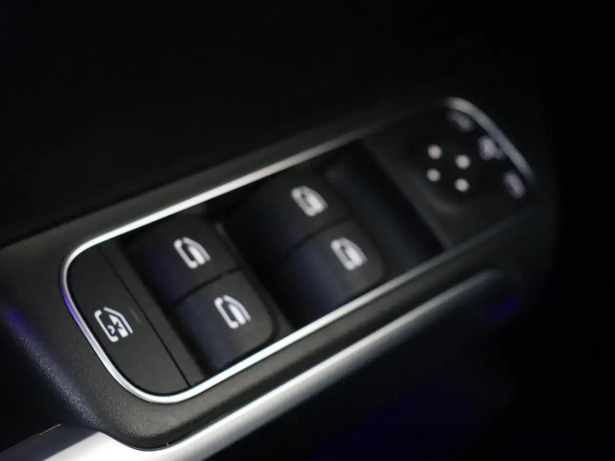 250 4MATIC Premium Plus /Panoramadak /Burmester /Memory stoelen /360 Camera /Leder
