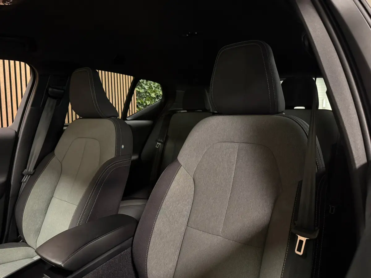 T5 Plus Dark | Trekhaak | Harman Kardon | Parkeercamera | All Season banden | Adaptieve Cruise Control | Pilot Assist | BLIS Dode Hoek Detectie | Bestuurdersstoel elektrisch geheugen | Stoel