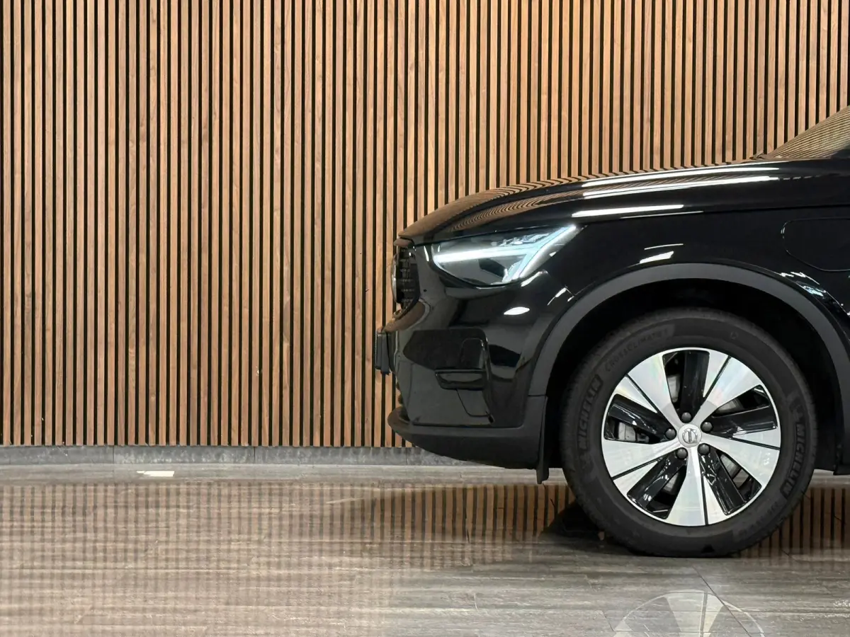 T5 Plus Dark | Trekhaak | Harman Kardon | Parkeercamera | All Season banden | Adaptieve Cruise Control | Pilot Assist | BLIS Dode Hoek Detectie | Bestuurdersstoel elektrisch geheugen | Stoel