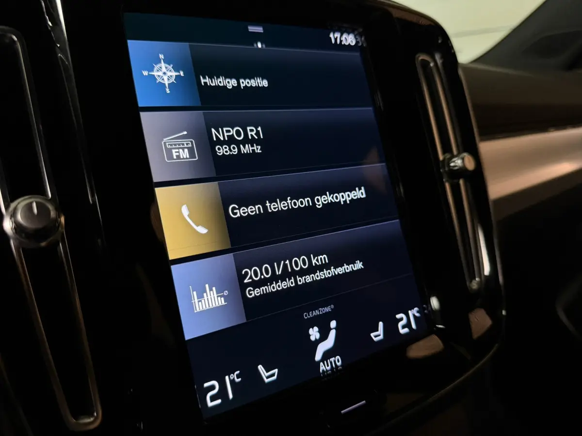 T5 Plus Dark | Trekhaak | Harman Kardon | Parkeercamera | All Season banden | Adaptieve Cruise Control | Pilot Assist | BLIS Dode Hoek Detectie | Bestuurdersstoel elektrisch geheugen | Stoel