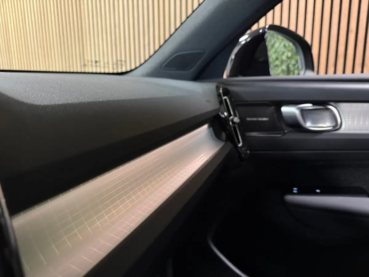 T5 Plus Dark | Trekhaak | Harman Kardon | Parkeercamera | All Season banden | Adaptieve Cruise Control | Pilot Assist | BLIS Dode Hoek Detectie | Bestuurdersstoel elektrisch geheugen | Stoel