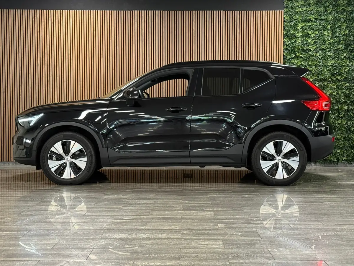 T5 Plus Dark | Trekhaak | Harman Kardon | Parkeercamera | All Season banden | Adaptieve Cruise Control | Pilot Assist | BLIS Dode Hoek Detectie | Bestuurdersstoel elektrisch geheugen | Stoel
