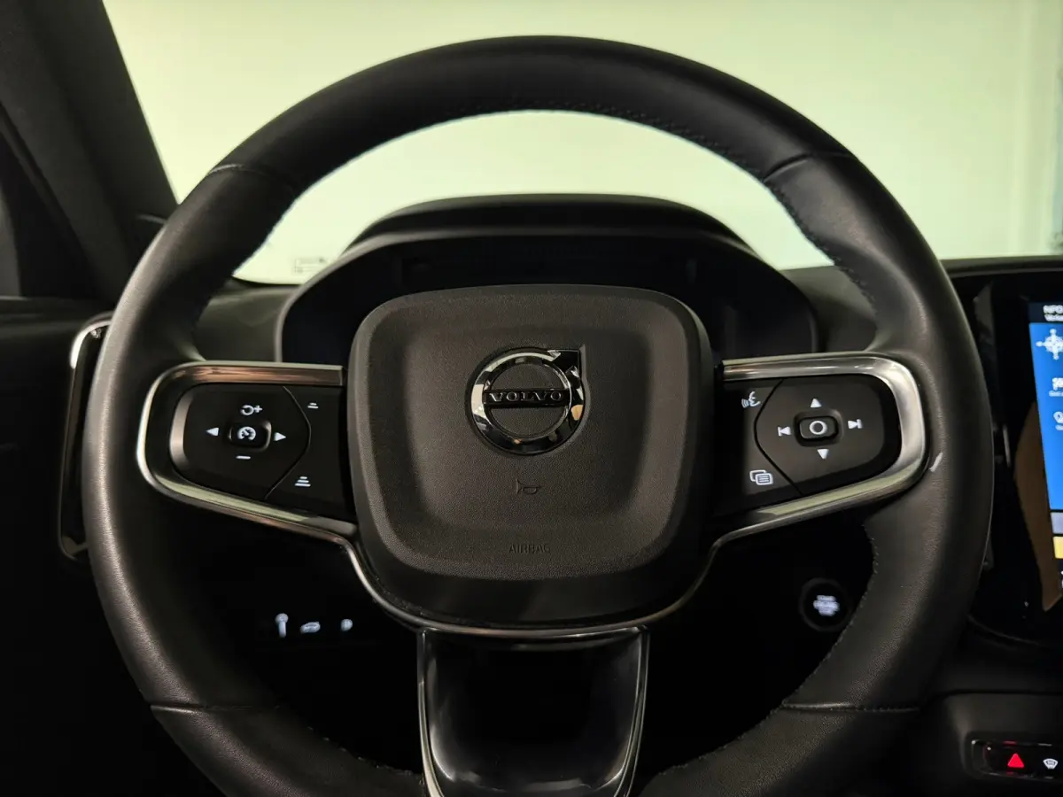 T5 Plus Dark | Trekhaak | Harman Kardon | Parkeercamera | All Season banden | Adaptieve Cruise Control | Pilot Assist | BLIS Dode Hoek Detectie | Bestuurdersstoel elektrisch geheugen | Stoel